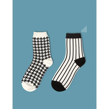 1 Pár Japonských Mreže A Vertikálne Pruhy Harajuku Ženy/Muži Móda Príčinné Ponožky Jeseň Zima Klasické Čierne A Biele Ponožky