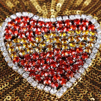 10pieces Korálkové Red Gold Crystal Srdce Textílie Škvrny Sequin Paillette Nášivka Odznaky Plavidlá, Šitie Dodávky TH784