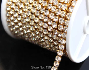 2,5 mm Ss8 Sklenenými Kamienkami Kamienkami Pohár Reťazca Pre Svadobné Šaty 1Row 10 Metrov Zlato Kov kompaktná základňa pre Svadobné Šaty Crystal