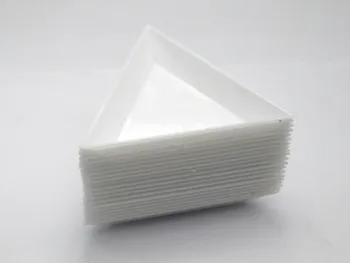 40 Biele Plastové Trojuholníkové Korálky Triedenie Vaničky 75mm Pre Plavidlá