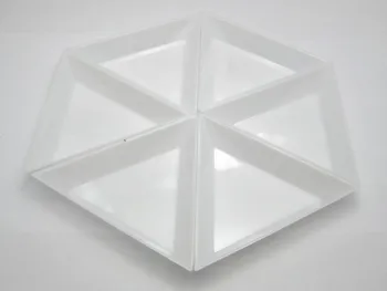 40 Biele Plastové Trojuholníkové Korálky Triedenie Vaničky 75mm Pre Plavidlá
