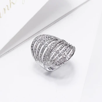 Biela Zlatá farba Elegantný prsteň OL štýl Ženy Trblietavý Zirkón Krúžok Nové šperky prstene