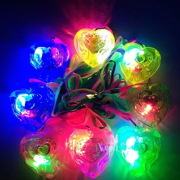 Deti Milujú Srdce LED sa rozsvieti Bliká Bliká Náhrdelník Prívesky Deti Svietiť, Náhrdelníky Vianočné Svetielka Strana Dodávky