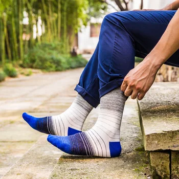 EUR40-45 2017 jeseň zima muži móda pruhy vzory dlhé bavlnené ponožky muž vysoké ponožky 5pairs/veľa