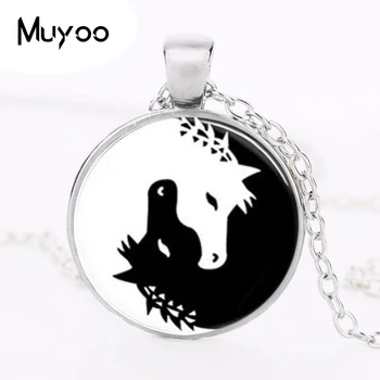 Kôň Šperkov Náhrdelník Yin Yang Čiernej a Bielej Zvieratá, Umenie Prívesok Sklo Foto Kúzlo Fotografie, Art medailón prívesok HZ1