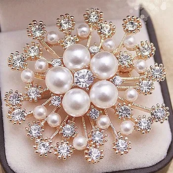 LNRRABC Predaj Ženy Lady Módne Očarujúce Snowflake Imitácie Perál Kamienkami Crystal Svadobné Party Brošňa Pin