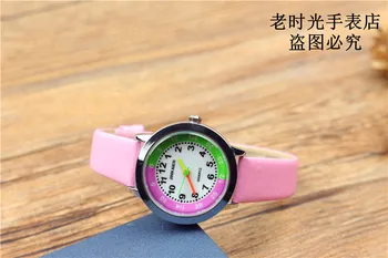 Nový prišli deti cartoon ružová a zelená dial quartz hodinky malý študent vysokej kvality jednoduchý dizajn kožené hodiny darček hodinky