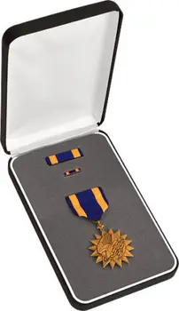 Nízka cena Vlastné armády medaily hot predaj usa air force vojenské medaila lacné vysoko kvalitné VOJENSKÉ pás s nástrojmi MEDAILA BOX SET hl50245