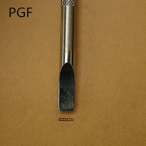 PGFno. 27-07 loptu vytlačené na pozadí nehrdzavejúcej ocele jemnej kože nástroje