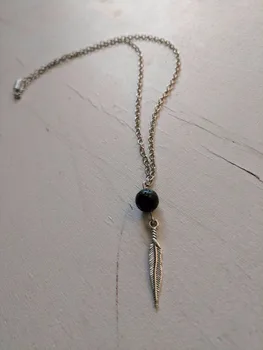 Pierko a lávový kameň náhrdelník, aromaterapia náhrdelník XL865