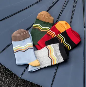 Pánske ponožky Britský Štýl Prúžok Spájať Gradient Farby značky elite Priedušná dlhé bavlnené ponožky pre Happy mužov veľkoobchod ponožky
