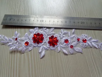 Ručné šitie na crystal výbava škvrny čisto bielej čipky nášivka so červená guľôčka flitrami kamienkami 24*7 cm pre top šaty, sukne