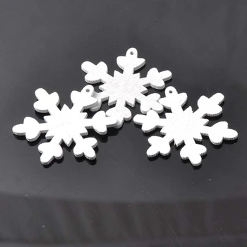Snowflake Tvarované Drevo Tlačidlá Jeden Otvor Scrapbooking Visí Carft pre Vianočné Dekorácie Dodávky 50pcs 36 mm MT0251