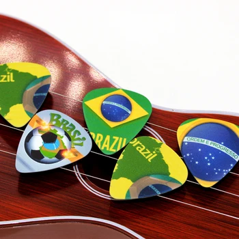 SOACH 10pcs/Veľa 1.0 mm hrúbka gitara popruh na gitaru časti Hot Brazília futbal vlajkou dizajn gitara výbery