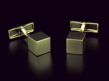 SPARTA zlato elektrolyticky pokrývajú + vysoko kvalitné matné kovové kocky manžetové gombíky + doprava zdarma !!! Vysoko kvalitné kovové manžetové gombíky E