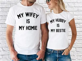 Wife Hubby My Wife Je Doma Moja Hubby Je Môj ie módne Pár T-shirts Nastaviť Zodpovedajúce košele Najlepší Darček výročie darček