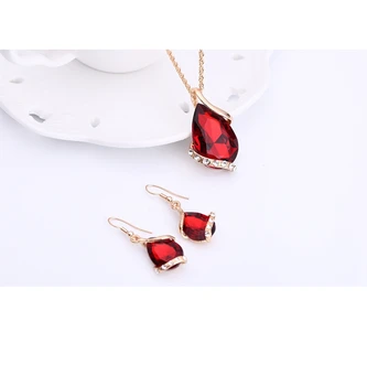 Yunkingdom Veľké Krištáľové Šperky Sady pre ženy Červenými Zirkónmi Náhrdelníky& prepojené Náušnice Geometrický Dizajn Svadobné Šperky Set