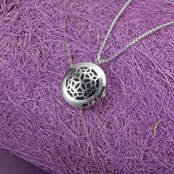 Z nehrdzavejúcej ocele prehnutý povrchu aromaterapia esenciálny olej difúzor medailón náhrdelník s voľným reťazca a 8 farba podložky