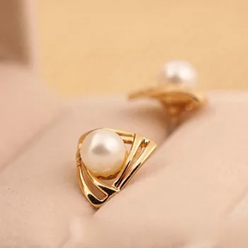 Zlato Biele Simulované Pearl Stud Náušnice Ženy Očarujúce Trojuholník Náušnice Pendientes Módne Šperky V Uchu Príslušenstvo