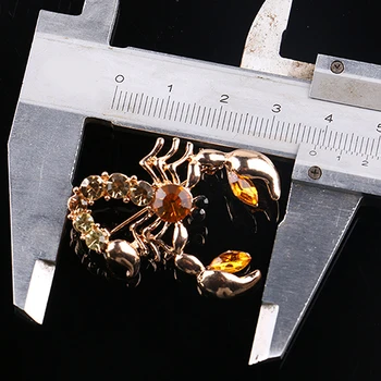 Ženy Móda Zvierat Scorpion Crystal Drahokamu Šatku Brošňa Pin Strany Šperky ASYF